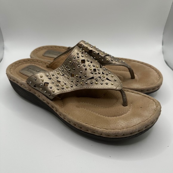 Clarks Shoes - Clarks Artisan Gold Leather‎ Thong Sandals Studded Detail Size 8.5M